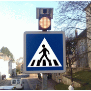 Renfort lumineux pour panneau police