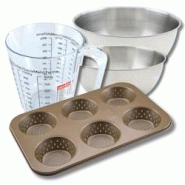 Set pâtisserie avec moule à 6 petits pains 33 x 22 cm en acier, 2 bols à mixer, verre mesureur et spatule Zenker - jaune métal 3176239937855