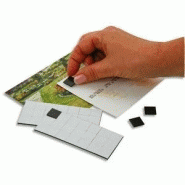 Pavo sachet de 49 carrés magnétiques adhésifs de1,5 cm, force 80g/cm2 Pavo sachet de 49 carrés magnétiques adhésifs de1,5 cm, force 80g/cm2