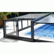 Abri de piscine bas Capri - Télescopique - Polycarbonate - Personnalisable couleurs RAL et finition bois Abri de piscine bas Capri - Télescopique - Polycarbonate - Personnalisable couleurs RAL et finition bois