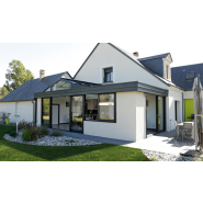 Véranda moderne en aluminium sur mesure - Larges baies vitrées et ouverture panoramique Véranda moderne en aluminium sur mesure - Larges baies vitrées et ouverture panoramique