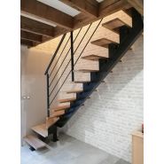 Escalier tournant en acier sur-mesure - limon central - marches bois - garde-corps acier Escalier tournant en acier sur-mesure - limon central - marches bois - garde-corps acier