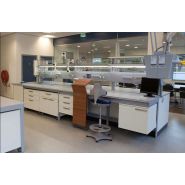 Paillasse de laboratoire avec cellule d'énergie ouverte