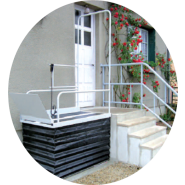 Plateforme élévatrice verticale pour le transport des fauteuils roulants et des passagers jusqu'à 650 mm - à Nantes et en Bretagne - Lift Boy 3 Plateforme élévatrice verticale pour le transport des fauteuils roulants et des passagers jusqu'à 650 mm - à Nantes et en Bretagne - Lift Boy 3