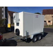 Remorque isotherme avec caisse frigorifique et panneaux en polyuréthane