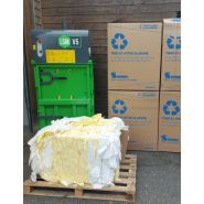 Petite presse à balles verticale - Compacteur pour plastique - films, bouteilles et plastiques souples. Petite presse à balles verticale - Compacteur pour plastique - films, bouteilles et plastiques souples.