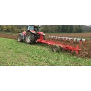 Charrue 4 à 6 corps avec système de sécurité hydraulique et boulon