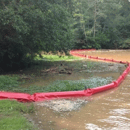 Barrage pour dechets et debris flottants