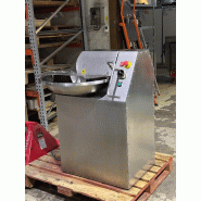 Cutteur 30 L d'occasion - 2 vitesses - 3 couteaux - Capacité 25 kg de viande Cutteur 30 L d'occasion - 2 vitesses - 3 couteaux - Capacité 25 kg de viande