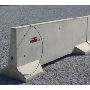 Glissière de sécurité en béton armé rigide et résistant aux chocs - GBA