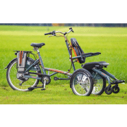 Tricycle pour handicapé avec un fauteuil roulant incorporé à l'avant - OPair