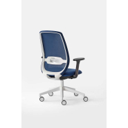 Fauteuil ergonomique avec appui-têtes  réglables, accoudoirs ajustables et un rembourrage confortable pour usage quotidien intensif