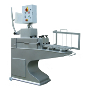 Mouleuse à beurre semi-automatique - 100 à 1000 g - 300 kg/h - Cadre coupeur - Trémie avec deux vis de gavage