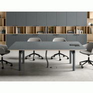 Table de réunion avec chant chêne naturel et bords arrondis