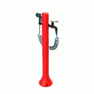 Fontaine d'extérieur rouge SINED Pro - Polyéthylène haute résistance - Raccordement latéral pour arrosage, tuyau de 7,5 m inclus Fontaine d'extérieur rouge SINED Pro - Polyéthylène haute résistance - Raccordement latéral pour arrosage, tuyau de 7,5 m inclus