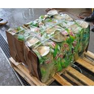 Presse compacte V5HD pour canettes, bouteilles PET et glassine - recyclage rapide et efficace.