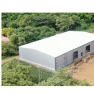 Hangar vissé avec façades en métal ou verre