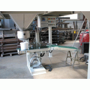 Machines spécifiques - Mise en poche automatique de poussière ou éclat de bois dans des sacs ou filets