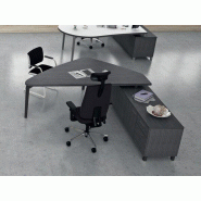 Bureau de direction Elite triangulaire sur crédence avec rangement - Dimensions 215x230 cm - Plateau mélaminé 38 mm - Garantie 3 ans Bureau de direction Elite triangulaire sur crédence avec rangement - Dimensions 215x230 cm - Plateau mélaminé 38 mm - Garantie 3 ans