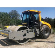 Compacteur monocylindre 213 cm - 18 T, utilisé pour le compactage de remblais, sable/gravier, terres mélangées - AMMANN ASC 170 T3 - disponible en location