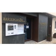 Borne d'enregistrement M-101 pour hôtel - Interface PMS et serrure - Encodage de clés et nombreuses fonctionnalités_1