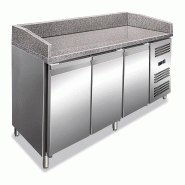 Comptoir à pizza avec 3 portes. Dessus en granit. Température +2°C/+8°C. Dégivrage automatique. Dimensions LxLxH 202x80x100 cm. PZ3600TN - 4642