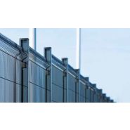 Poteau compatible avec des panneaux plats et petits plis