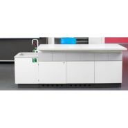 Table d'expérimentation  de l'enseignant avec connexions et commandes des médias intégrées