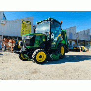 John Deere 2038R avec plateau de coupe et bas de ramassage