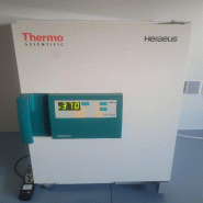 Incubateur / étuve de laboratoire THERMO SCIENTIFIC HERAEUS B6 73 Litres avec convection naturelle Incubateur / étuve de laboratoire THERMO SCIENTIFIC HERAEUS B6 73 Litres avec convection naturelle