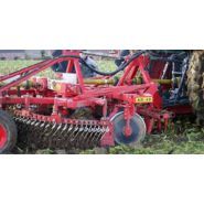 Arracheuse A49 - Gillison's Variety Fabrication Inc - Disques 590 mm - Référence en arrachage betteraves et chicorées_1