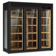 KLIMAITALIA Cave à vin avec 3 verres. Capacité : 295 bouteilles. Des étagères bois. LED. T° +3°C/+20°C. Dim. (LxLxH) 1350x58,2x230,5 cm. WINELU