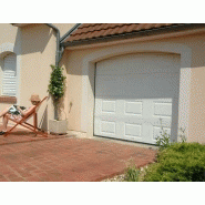 Porte de garage sectionnelle Miami - motorisée, ouverture plafond, acier, hublot, isolation thermique, étanchéité à l'air Porte de garage sectionnelle Miami - motorisée, ouverture plafond, acier, hublot, isolation thermique, étanchéité à l'air