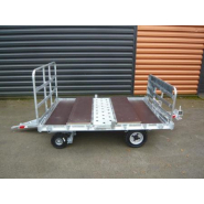 Remorque spécifique polyvalente pour le transport de conteneurs de fret aérien et de bagage en vrac Remorque spécifique polyvalente pour le transport de conteneurs de fret aérien et de bagage en vrac