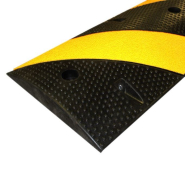 Ralentisseur En Caoutchouc Pour Allée Ou Parking - 100x34x5 Cm - Capacité 50 Tonnes - Couleurs Réfléchissantes Noir/jaune