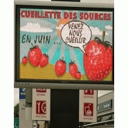 Panneau d'affichage lumineux LED avec messages brefs, lumineux et lisibles