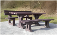 Table de pique-nique en plastique recyclé - 200 x 165 x 76 cm - Coloris brun - Bancs intégrés avec renforts Table de pique-nique en plastique recyclé - 200 x 165 x 76 cm - Coloris brun - Bancs intégrés avec renforts