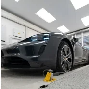 Point de chargement des véhicules électriques pour les systèmes de stationnement automatique