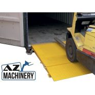 Rampe d'accès pour conteneur, avec poignées latérales et fourreaux en façade - Capacité 6.5 T - AZ RAMP HCRN-065