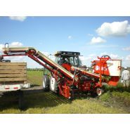 Récolteuse de carottes S2TCMR - Simon - portée avec mise en remorque et nettoyage optimisé_1