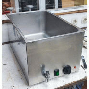 Bain-Marie électrique d'occasion - protection marche à sec - température jusqu'à 95°C - GN 1/1, 1/2, 1/3, 2/3, 1/4, 1/6, 1/9 - profondeur jusqu'à 20 cm - 230 V - 1200 W - Garantie 3 mois Bain-Marie électrique d'occasion - protection marche à sec - température jusqu'à 95°C - GN 1/1, 1/2, 1/3, 2/3, 1/4, 1/6, 1/9 - profondeur jusqu'à 20 cm - 230 V - 1200 W - Garantie 3 mois