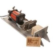 Presse automatique électropneumatique pour marquage par brûlage