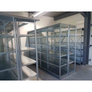 Rayonnage à tablettes tôlées adapté aux stockage humide ou gras