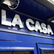 Enseigne logo ou lettres découpées lumineuses - chants et face avant Plexiglas diffusant - épaisseur 30 mm