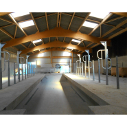 Bâtiment d'élevage bovin moderne et fonctionnel en bois lamellé-collé - Charpentes de plus de 100 mètres Bâtiment d'élevage bovin moderne et fonctionnel en bois lamellé-collé - Charpentes de plus de 100 mètres
