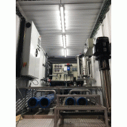 Conteneur mobile avec installation complète d'osmose d'eau