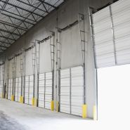 Portail sectionnelle vertical, approprié pour les entrepôts logistiques qui présentent des hauteurs structurelles très élevées - GVL