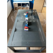 Table de restaurant, bars ou showroom en container maritime - Plateau en verre - Eurobox