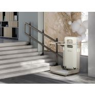 Monte-escalier avec plateforme V6 - pour escaliers droits - sécurité totale - personnalisable en couleurs RAL