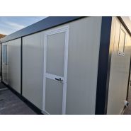 Bungalow sanitaire de chantier DX, avec 2 lavabos, 2 douches, 1 urinoir et 2 wc à l'anglaise - Jusqu'à 12-20 personnes